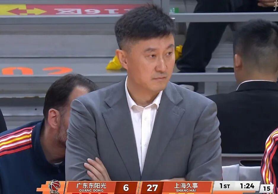 乐彩网app-广东男篮40分惨败，三分球35中5+17次失误，上海男篮酣畅淋漓大胜