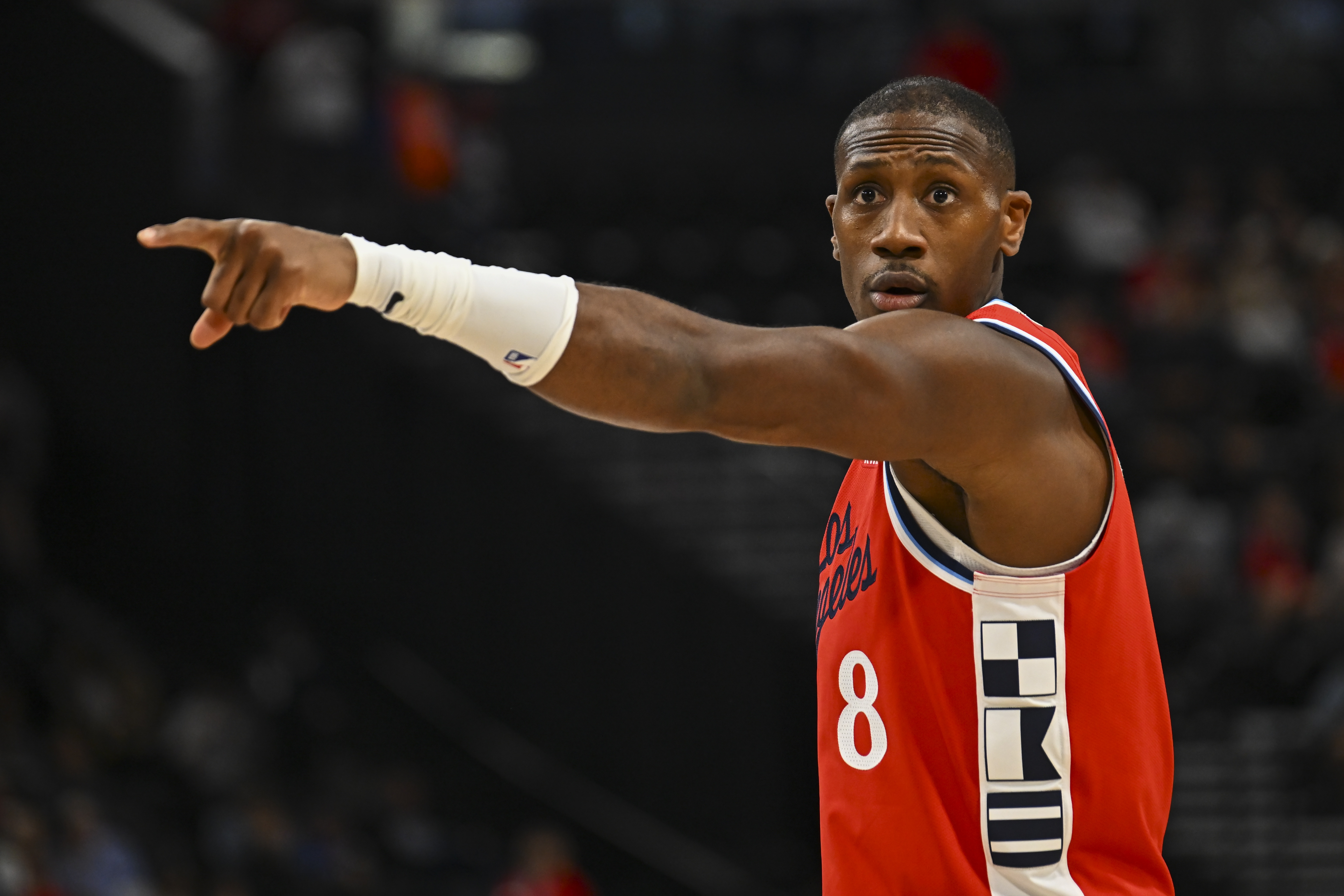 体育彩票-伦纳德:邓恩只要上场就去对位对方最强的球员 让他们打得难受