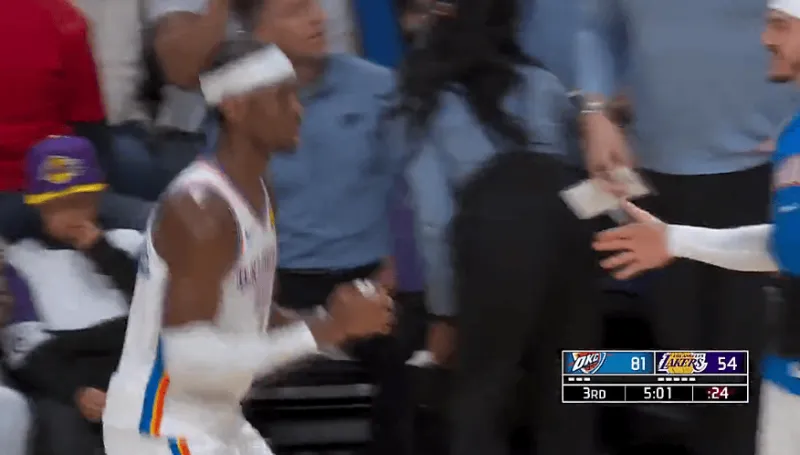 福利彩票-亚历山大三分投进得到19分,雷霆下半场16-7领先湖人27分